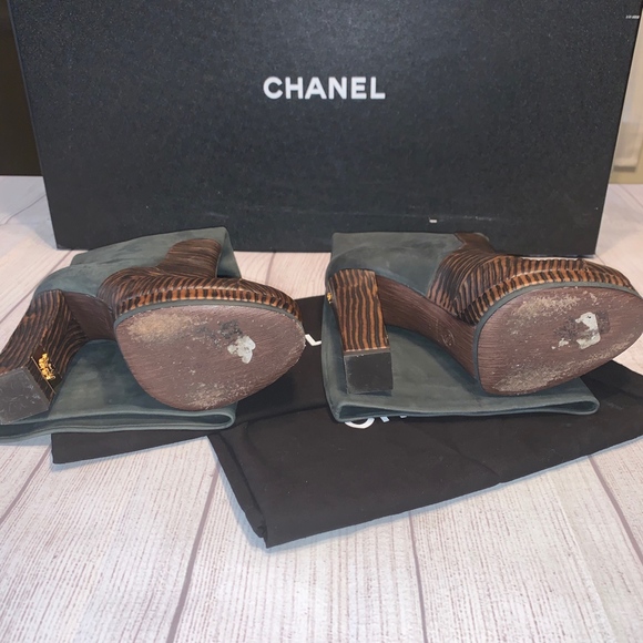 CHANEL Knee-High Boots - Picture 5 of 6